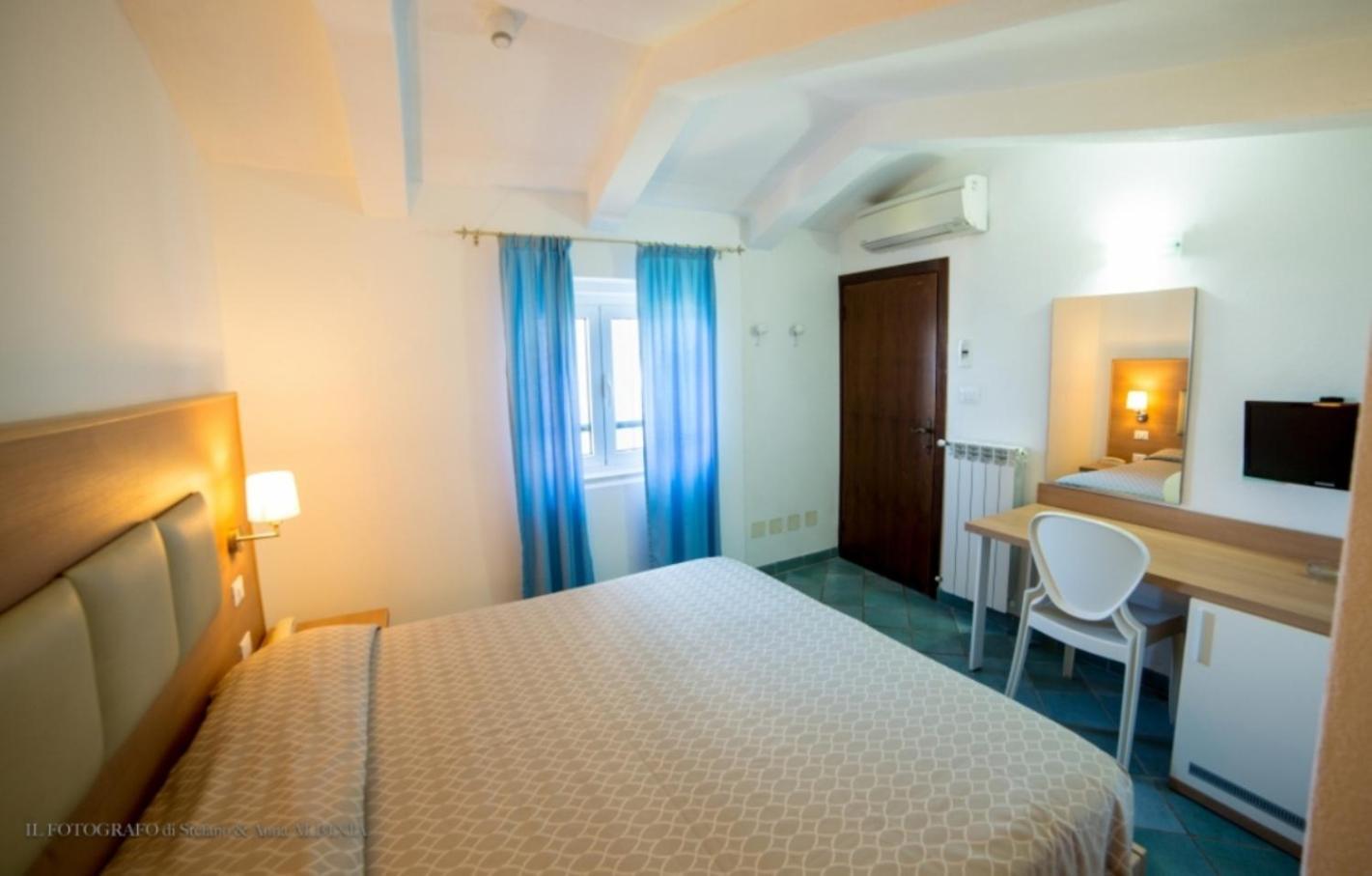 Hotel Saraceno Giglio Porto Pokoj fotografie